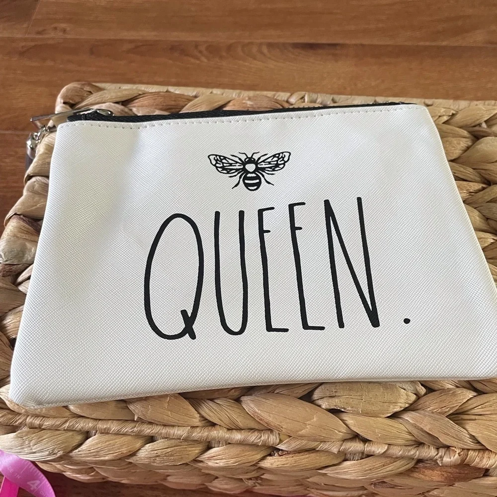 Rae Dunn queen zipper rae